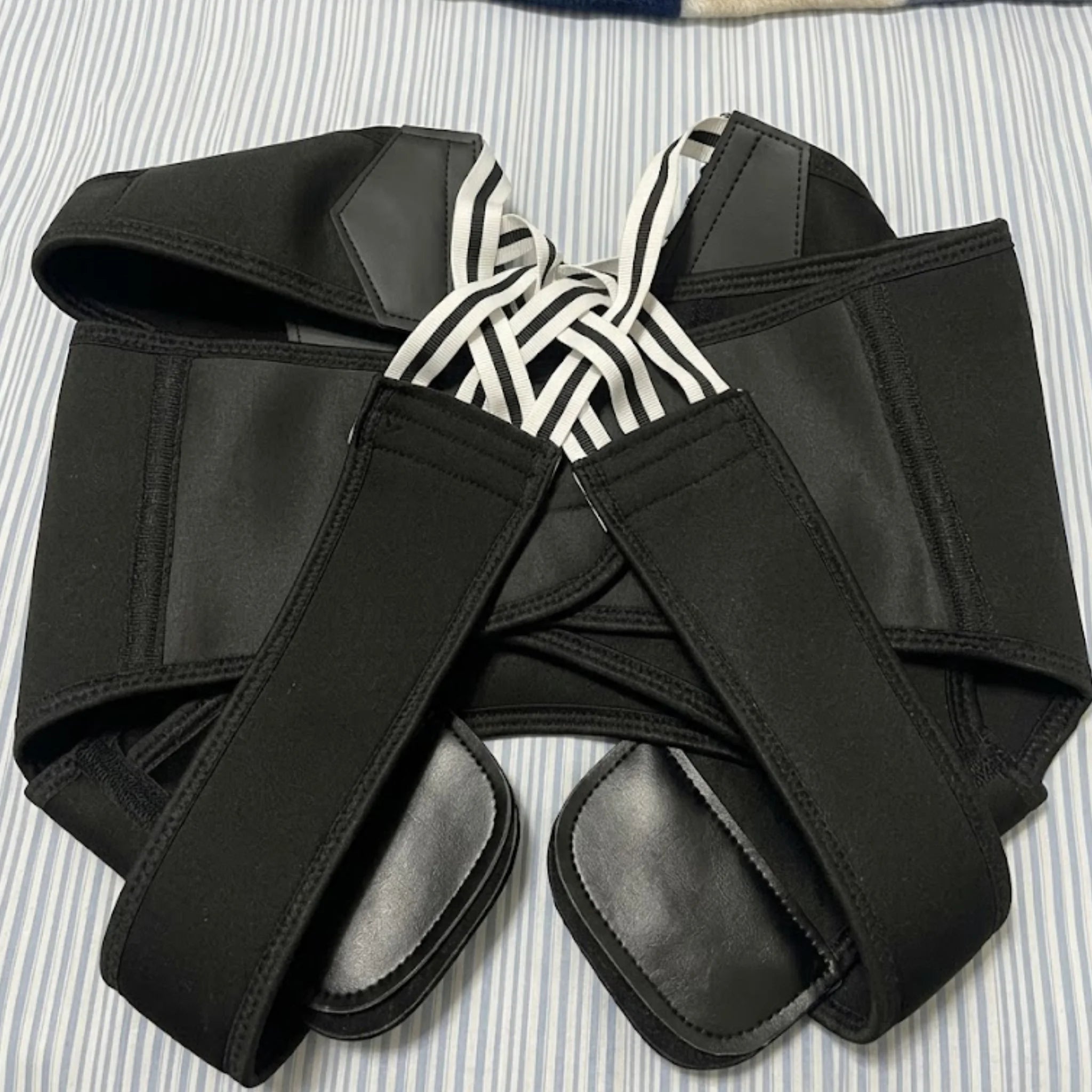 Charlotte M. review photo showing AuraPosture brace